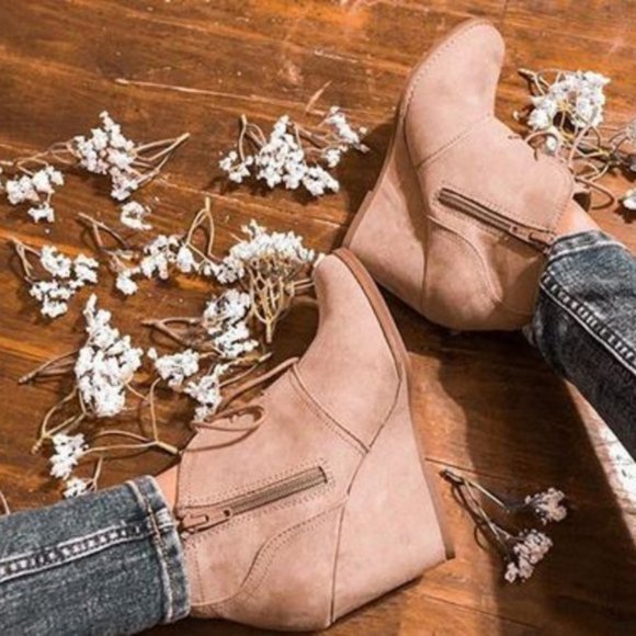 NWT Tan Mircrosuede Wedge Ankle Spring Booties-7.5 - Picture 2 of 3